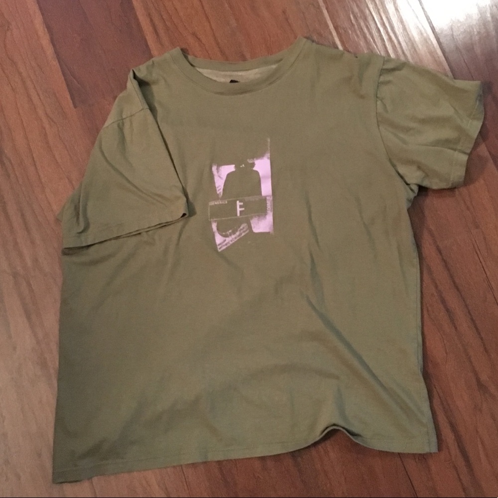 Former tee. Size large. Only worn twice😎.